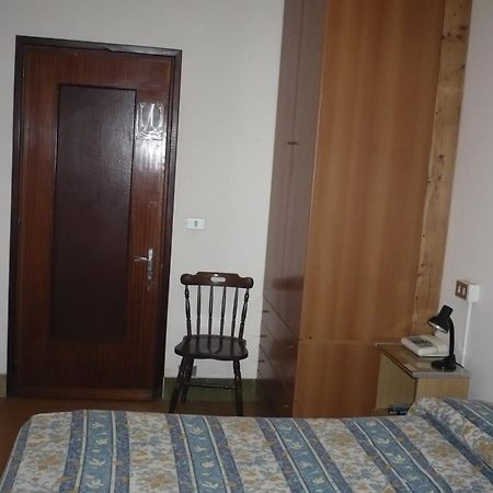 Hotel Beau Séjour Sarre Habitación foto