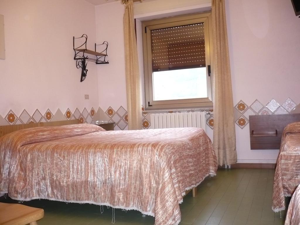 Hotel Beau Séjour Sarre Habitación foto