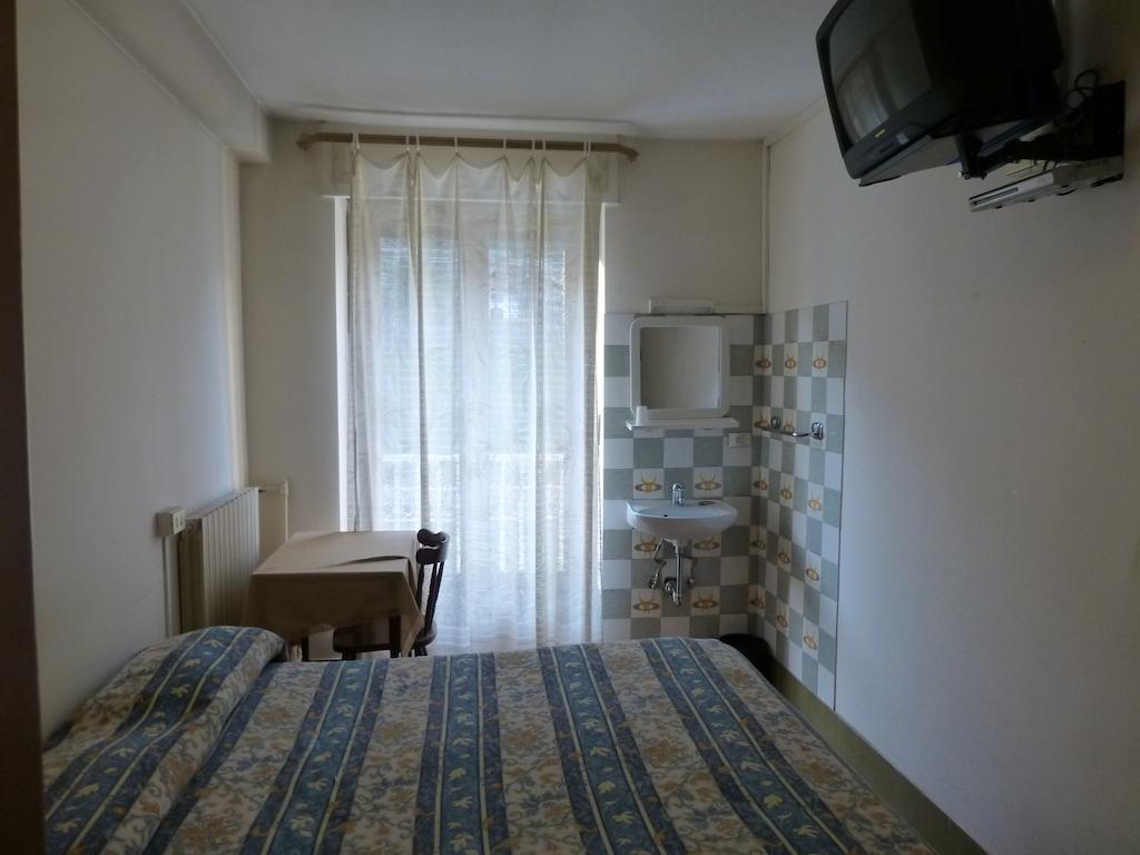 Hotel Beau Séjour Sarre Habitación foto