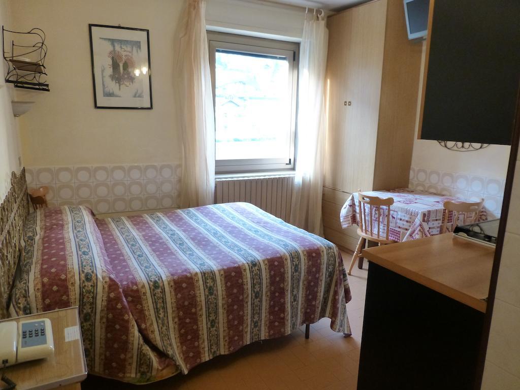Hotel Beau Séjour Sarre Habitación foto
